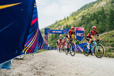 Anche nel 2026 gli sprint al KM Red Bull daranno abbuoni validi per la classifica generale ai primi tre corridori passati sotto l'arco in uscita.