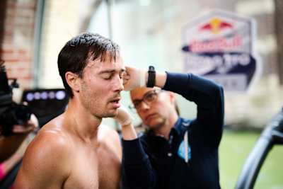 Міхаель Штрассер готується до Red Bull Road to Hyrox у Відні, Австрія, 6 грудня 2025 року.
