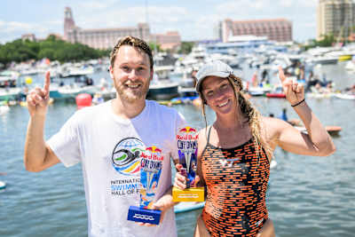 James Lichtenstein and Kaylea Arnett, USA, pose triumphantly at the Red Bull Cliff Diving World Series in St. Petersburg, United States, June 6, 2026, holding their first place trophies