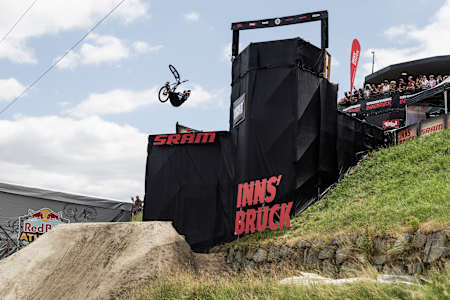 Dawid Godziek beim Crankworx Slopestyle in Innsbruck, Österreich, am 23. Juni 2023.