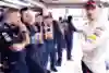 Max Verstappen se prépare dans le garage avant le Grand Prix de Belgique de Formule 1 2024 sur le Circuit de Spa-Francorchamps.