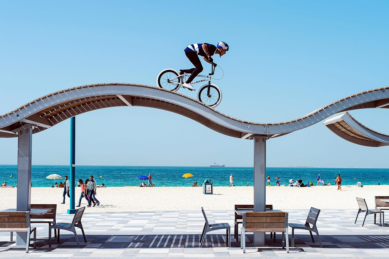 Dubai Burj Al Arab Da Sira Disi Bir Bmx Gosterisi