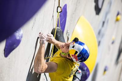 Domen Škofic on the wall at Red Bull Dual Ascent 2022. 