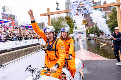 Na snímke účastníci počas pretekov Red Bull Stalen Ros 2023 v holandskom Haagu 30. septembra 2023.