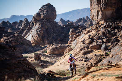 Sanders in azione alla Dakar del 2023
