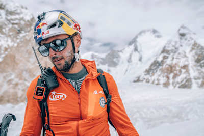 L'alpiniste Andrzej Bargiel lors du Gasherbrum Ski Challenge sur Gashebrum II en 2023.
