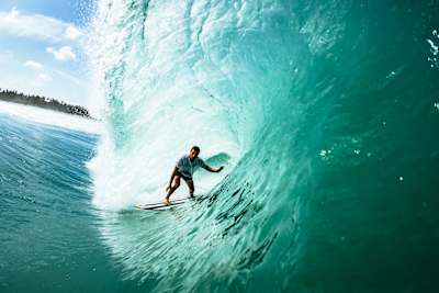 Natxo Gonzalez występuje na wyspach Mentawai w Indonezji 13 maja 2022 r.