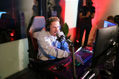 Un retrato de Rewinside.