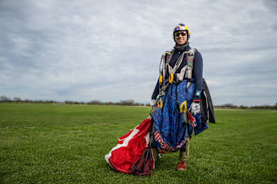 地上への着地にはパラシュートが必要