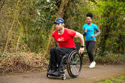 アスファルトが関節に悪いのは本当？