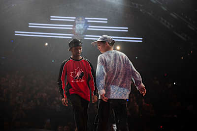 A moment of the battle of THE D Soraki vs Humuzza at Red Bull Dance Your Style World Final 2022.