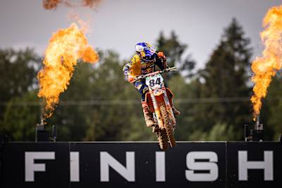 Jeffrey Herlings breaks Tony Cairoli's MXGP win record in Sardinia.