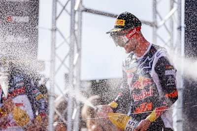 Jeffrey Herlings matched Stefan Everts's record of 101 MXGP wins in Portugal.