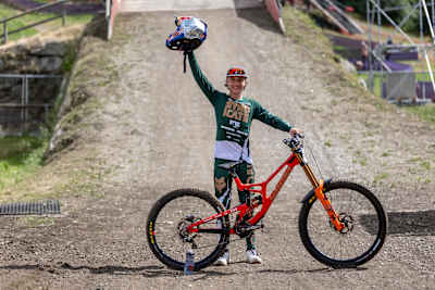 Jackson Goldstone celebrates at UCI DH World Cup in Val Di Sole, Italy on July 1, 2023.