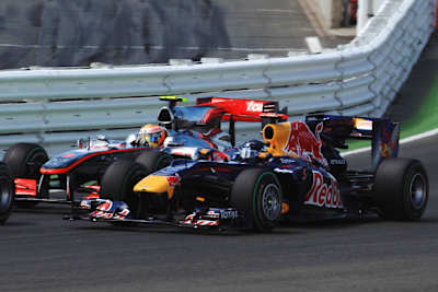 Sebastian Vettel w walce z Lewisem Hamiltonem