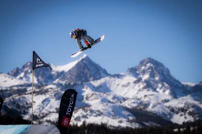 Hailey Langland competes during Women’s Snowboard Slopestyle at Toyota US Grand Prix in Mammoth Mountain, California, USA on  January 8, 2022. 