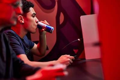 Levi De Weerd plays EA Sports FC in Alkmaar, Netherlands.