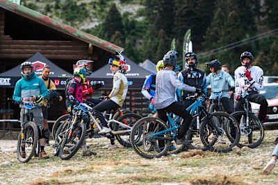 Ο Martin Maes με τους υπόλοιπους riders πριν την έναρξη του αγώνα