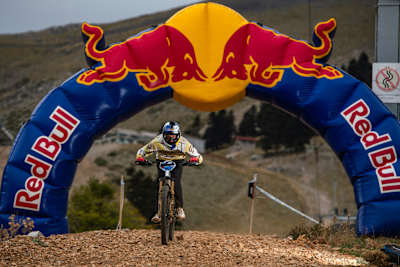 Ο Martin Maes στον τερματισμό του τελικού Enduro Greek Series