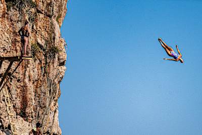 Rhiannan Iffland of Australia dives from the 21 metre platform in Turkiye