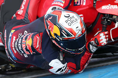 Pedro Acosta leans into a corner at the Thailand MotoGP on October 25, 2024.