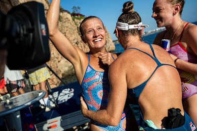 In 2024, Rhiannan Iffland celebrates with Ellie Smart at Antalya's Red Bull Cliff Diving World Series after winning the King Kahekili trophy for the eighth time