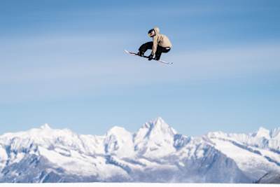 In 2024, Yiming Su soars over snowy peaks at Red Bull Performance camp