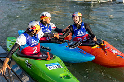 Jessica Fox, Elena Apel and Evy Leibfarth celebrate another win.