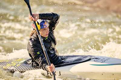 Jess Fox doing a training session at Penrith Whitewater Stadium in Australia.