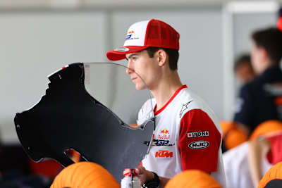 Carter Thompson in the pit of Jerez - Rookies Cup Test 2024