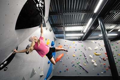 Shauna Coxsey bouldering at The Climbing Hangar Matchworks in Liverpool, United Kingdom on January 4, 2021. 