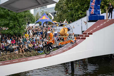 Účastníci vystupujú počas Red Bull Stalen Ros v holandskom Haagu 30. septembra 2023.