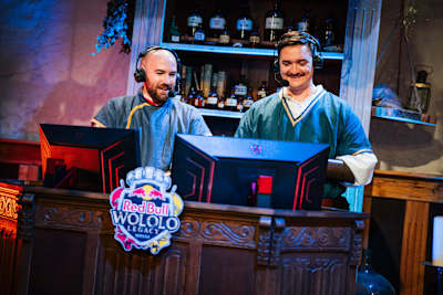Dave y T90Official divirtiéndose mientras hacen un casting en Red Bull Wololo en Heidelberg, Alemania, el 21 de octubre de 2022. 