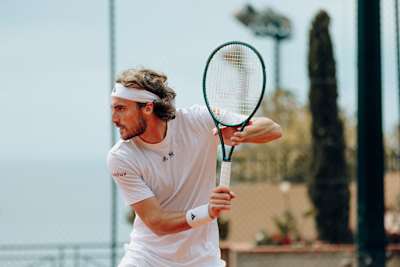 Stefanos Tsitsipas visto durante una sesión de entrenamiento de tenis en el Monte Carlo Country Club.