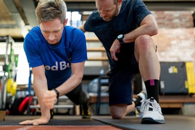 Jaan Roose trénuje počas svojej návštevy v Red Bull Athlete Performance Center (APC) v rakúskom Salzburgu 1. januára 2024.