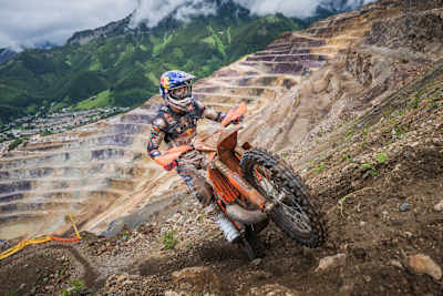 Manuel Lettenbichler tritt während des Red Bull Erzbergrodeo 2024 in Eisenerz, Österreich am 2. Juni 2024 auf