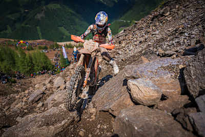 Manuel Lettenbichler tritt während des Red Bull Erzbergrodeos 2024 in Eisenerz, Österreich am 2. Juni 2024 auf