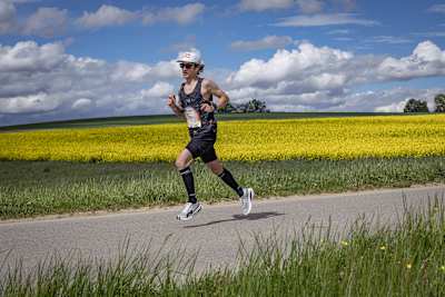 Florian Neuschwander correndo no evento Wings for Life World Run em Munique, Alemanha.