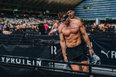 Jake Dearden, atleta de Red Bull, actúa en el Campeonato del Mundo de Hyrox en Niza, Francia, el 9 de junio de 2024.