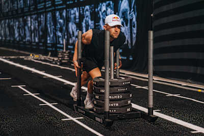 Jake Dearden, atleta de Red Bull, en acción en el Campeonato del Mundo de Hyrox en Niza, Francia, el 9 de junio de 2024.