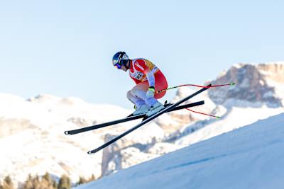 Franjo Von Allmen aus der Schweiz während der Herrenabfahrt des FIS Ski Alpin Weltcups auf der Saslong in St. Christina, Italien am 21. Dezember 2024.