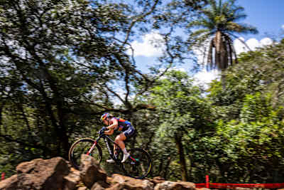 Evie Richards beim UCI XCO World Cup in Araxa, Brasilien, am 12. April 2025.
