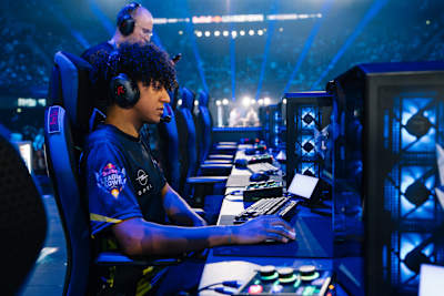 Spieler Saken von Team Karmine Corp beim Red Bull Esports Event Red Bull League of Its Own 2024 in Paris. 