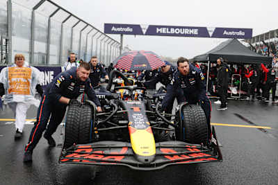 Max Verstappen na starcie przed Grand Prix Australii F1 na torze Albert Park Grand Prix Circuit 16 marca 2025 r. w Melbourne w Australii.