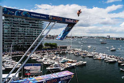 The mix of urban cityscape and Boston's coastal location offers up some unique challenges for the divers