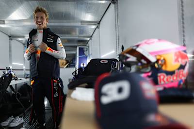 Una imagen del casco de Liam Lawson durante el test de Jerez el 12 de febrero de 2025 en Jerez, España.