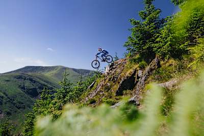 Ronan Dunne tackles the challenging 90's course at Red Bull Hardline in beautiful Dinas Mawddwy, UK, on June 2, 2024, showcasing his immense mountain biking skills