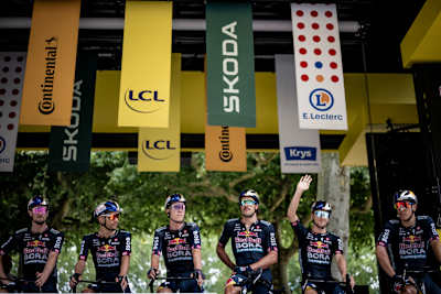 Red Bull - BORA - hansgrohe cyclists line up.