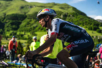 Джуліо Пелліццарі проїхав гірський етап Сан-Валентіно на Джиро д'Італія, 27 травня 2025 року.