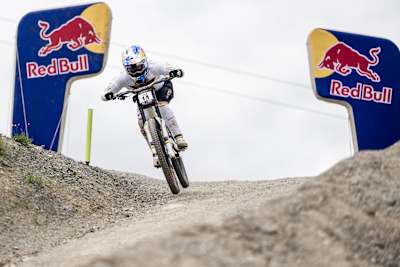 Vali Höll fährt bei der UCI Mountain Bike World Series 2025 in Leogang, Österreich am 7. Juni 2025